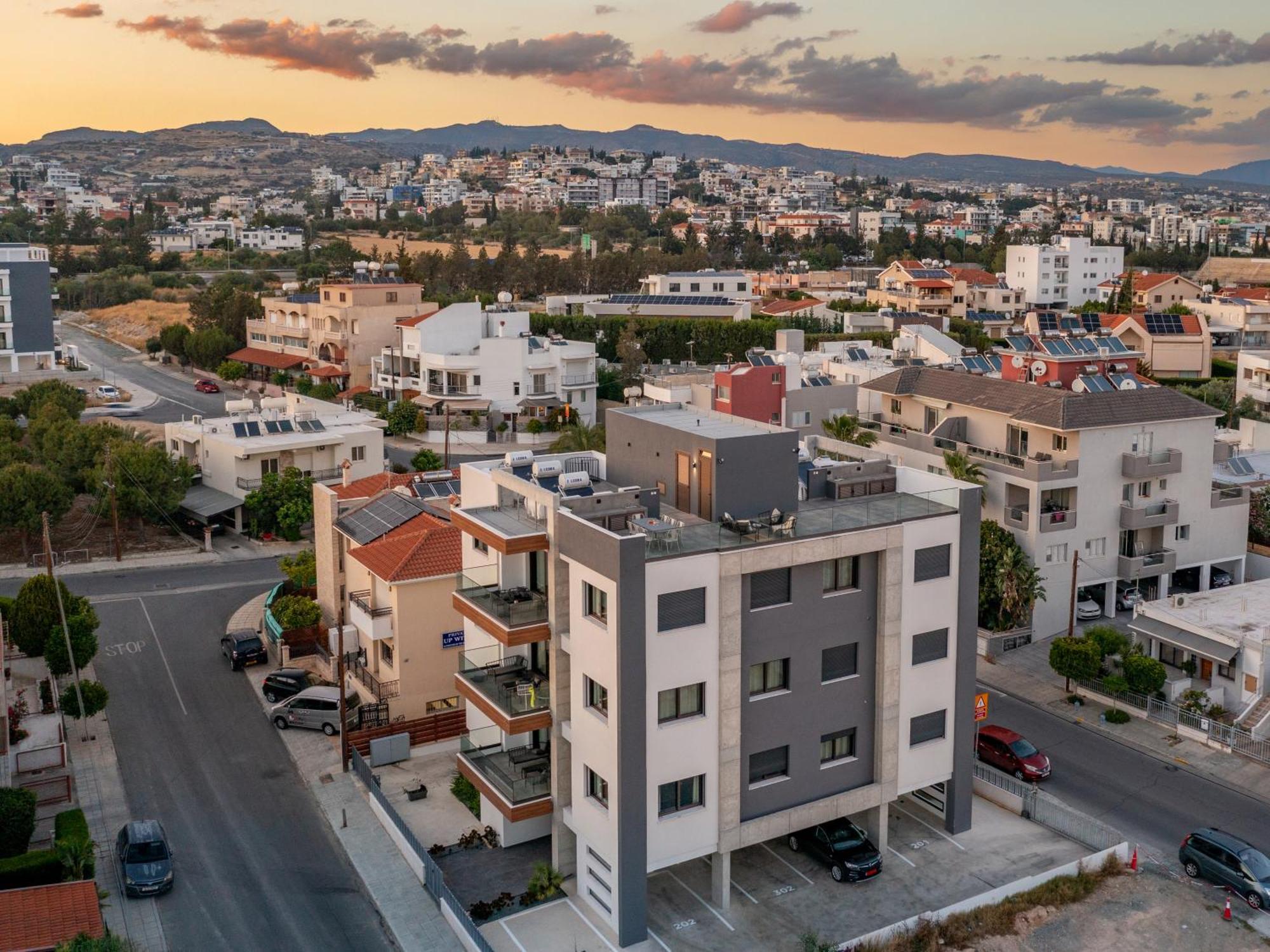 Sanders Palama Limassol Apartment ภายนอก รูปภาพ